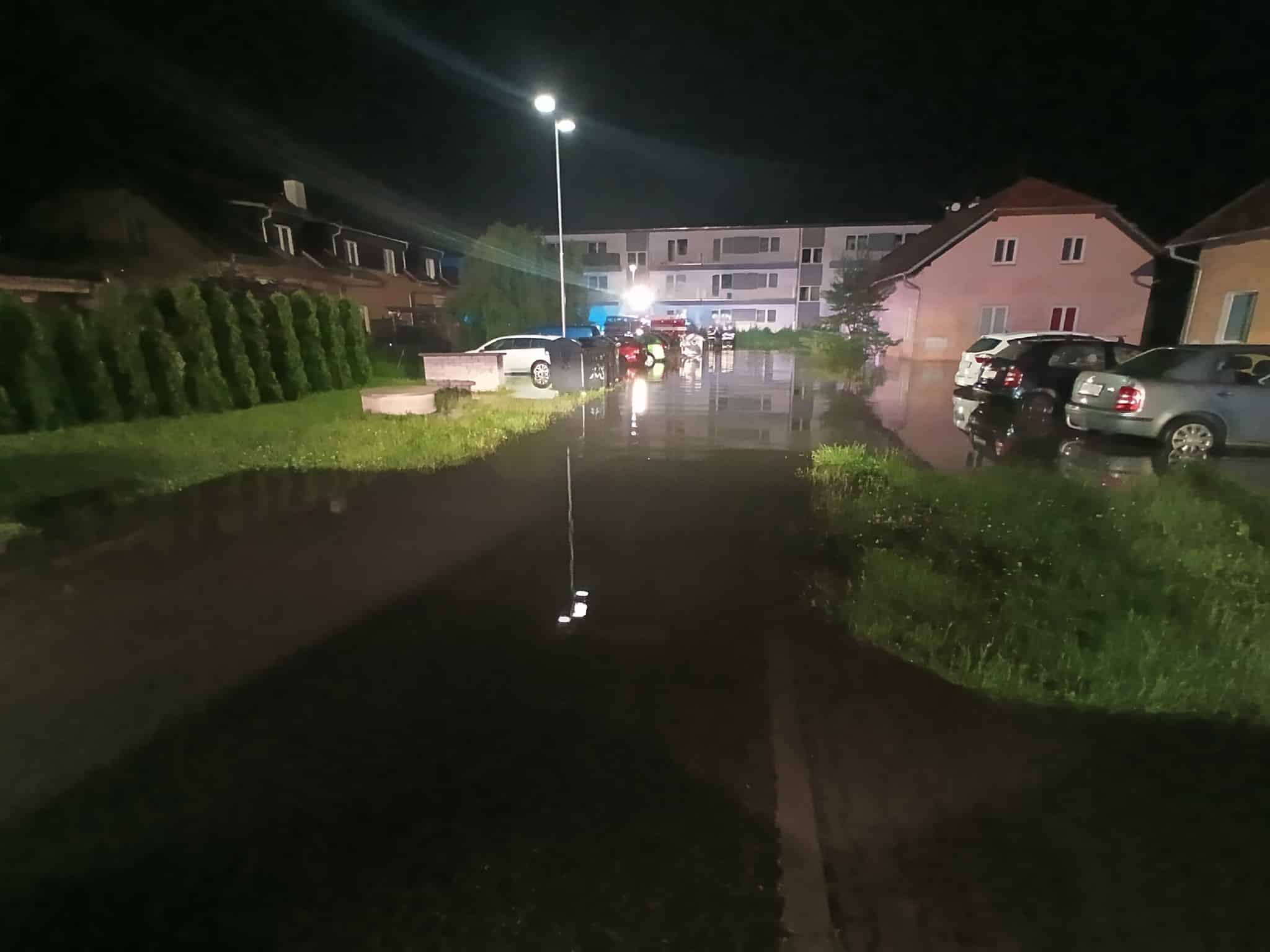 Zaplavené sídliště ve středočeských Cerhenicích. Foto: HZS
