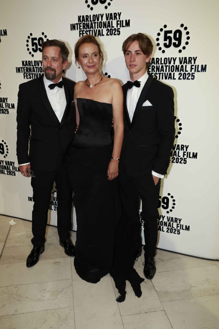 Jan Dolanský, Lenka Vlasáková a jejich syn Max Dolanský. Foto: Nextfoto / Pavel Gwužď