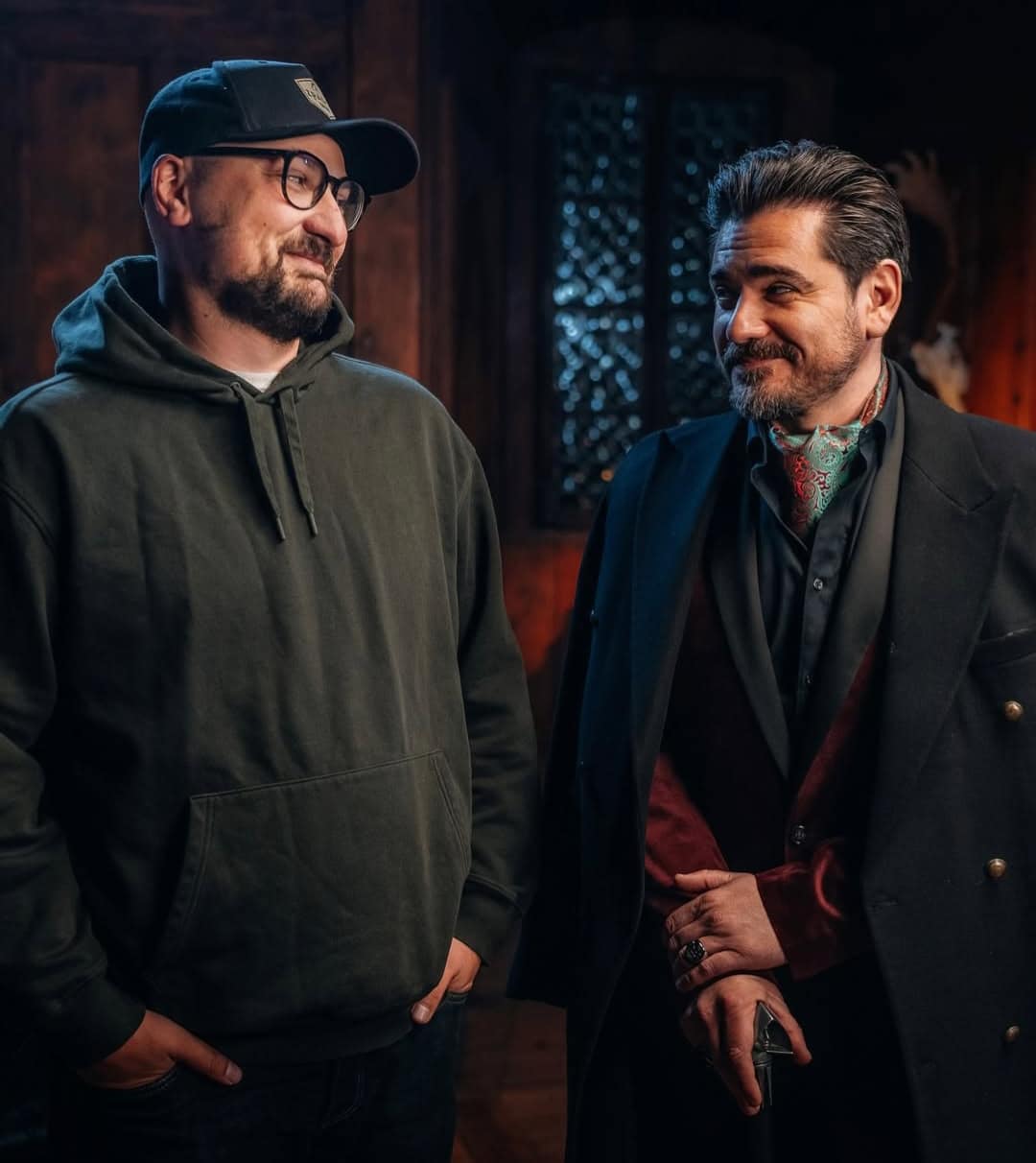 Režisér Zrádců Markus Krug a moderátor Vojtěch Kotek.