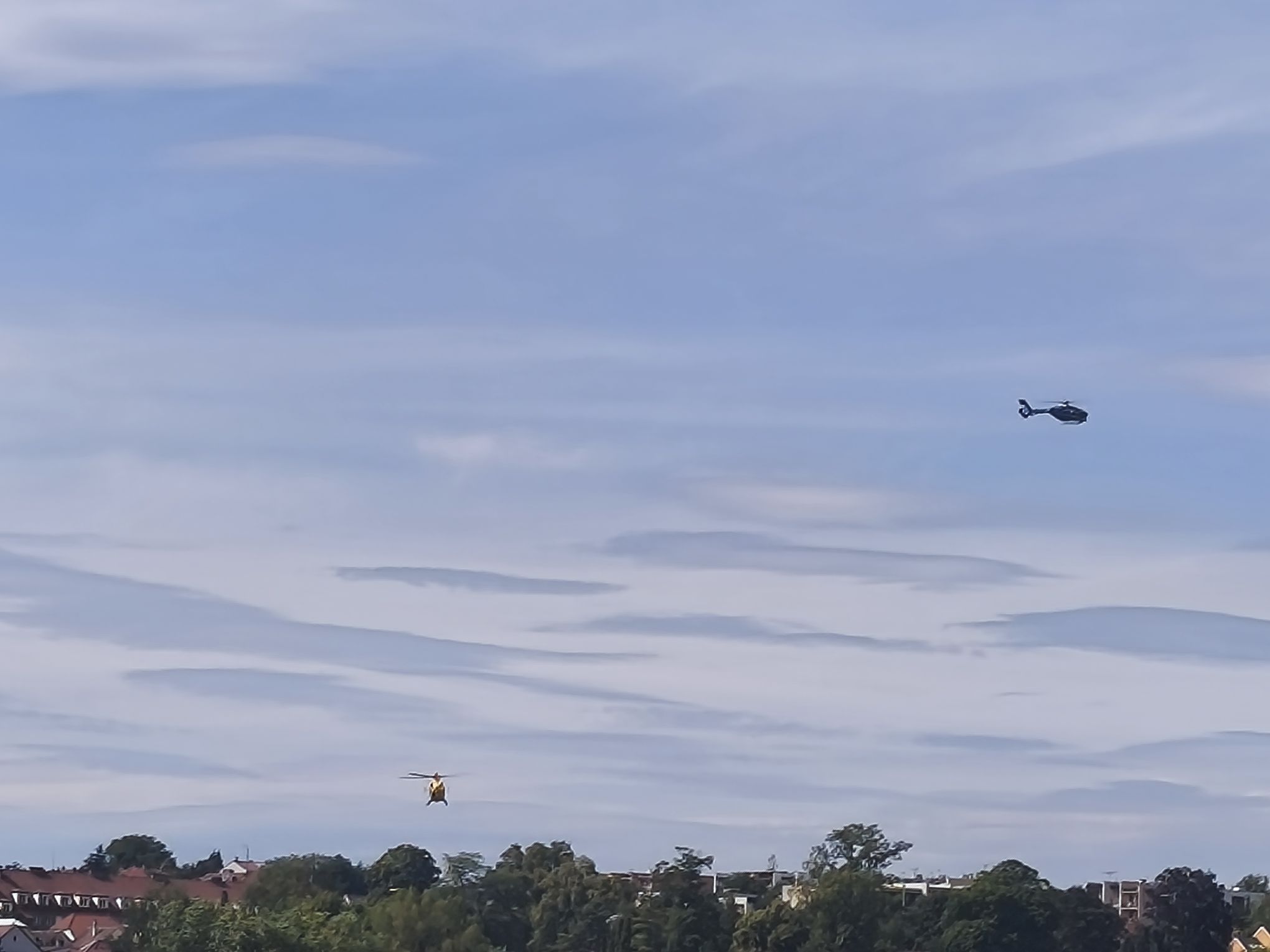 Okolí Jizery v Benátkách nad Jizerou prohledávaly i vrtulníky. Foto: Jiří Krejča