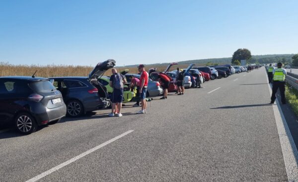 Tisíce fanoušků přijíždí na MotoGP v Brně. Zdroj: PČR