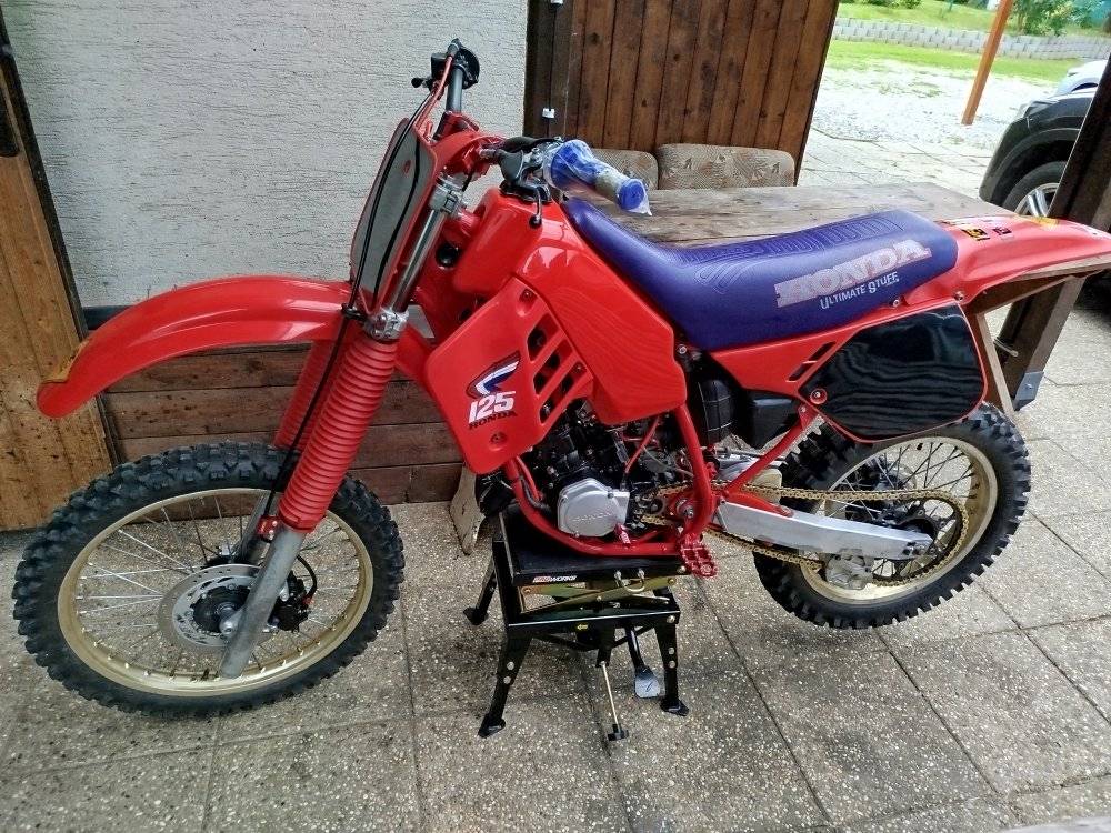 Jiří Talpa si před rokem zrenovoval závodní motorku. Foto: FB