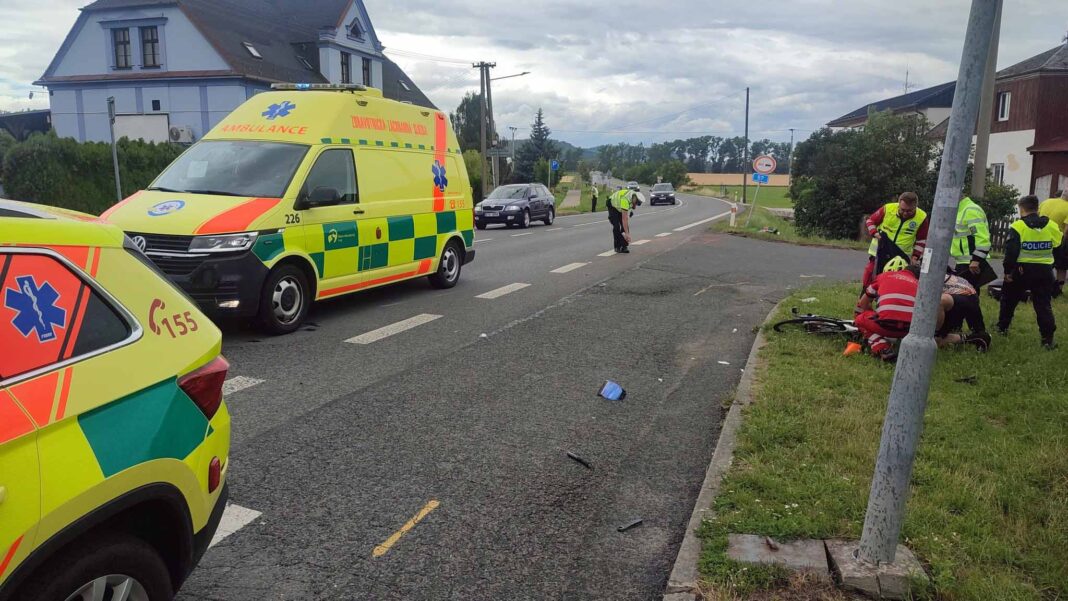 Nehoda cyklisty a motorkáře v Úvalnu. Foto: ZZS