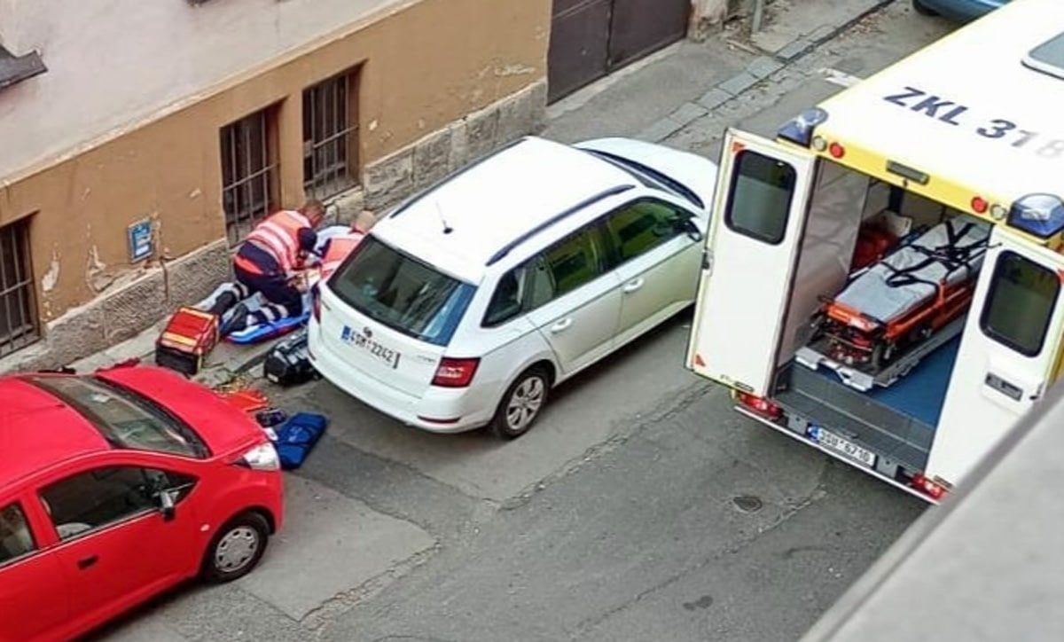 V Nymburce spadlo batole z okna ve 3. patře. Foto: čtenář