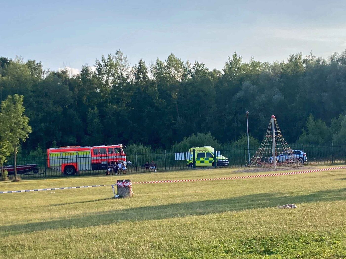 V jezeru Benedikt v Mostě se utopil muž. Foto: ZZS