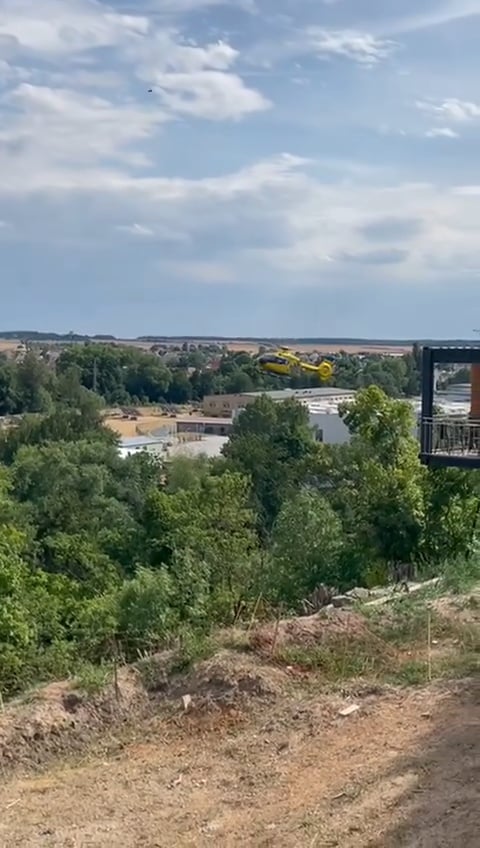 VIDEO: Okolí Jizery v Benátkách nad Jizerou prohledávaly i vrtulníky. Video: Jana Kaplanová