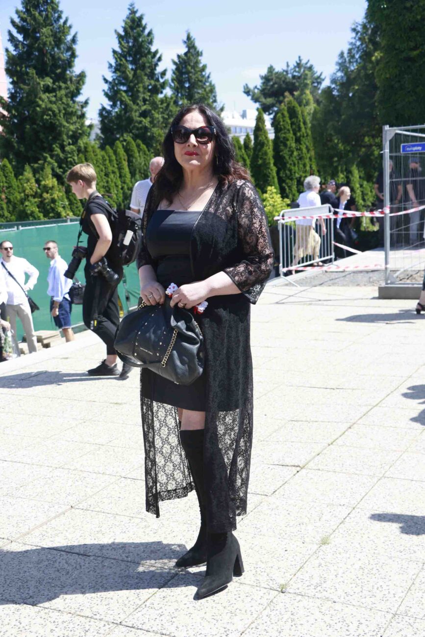 Zpěvačka Šárka Rezková na pohřbu Jiřího Krampola zazpívala. Foto: Nextfoto