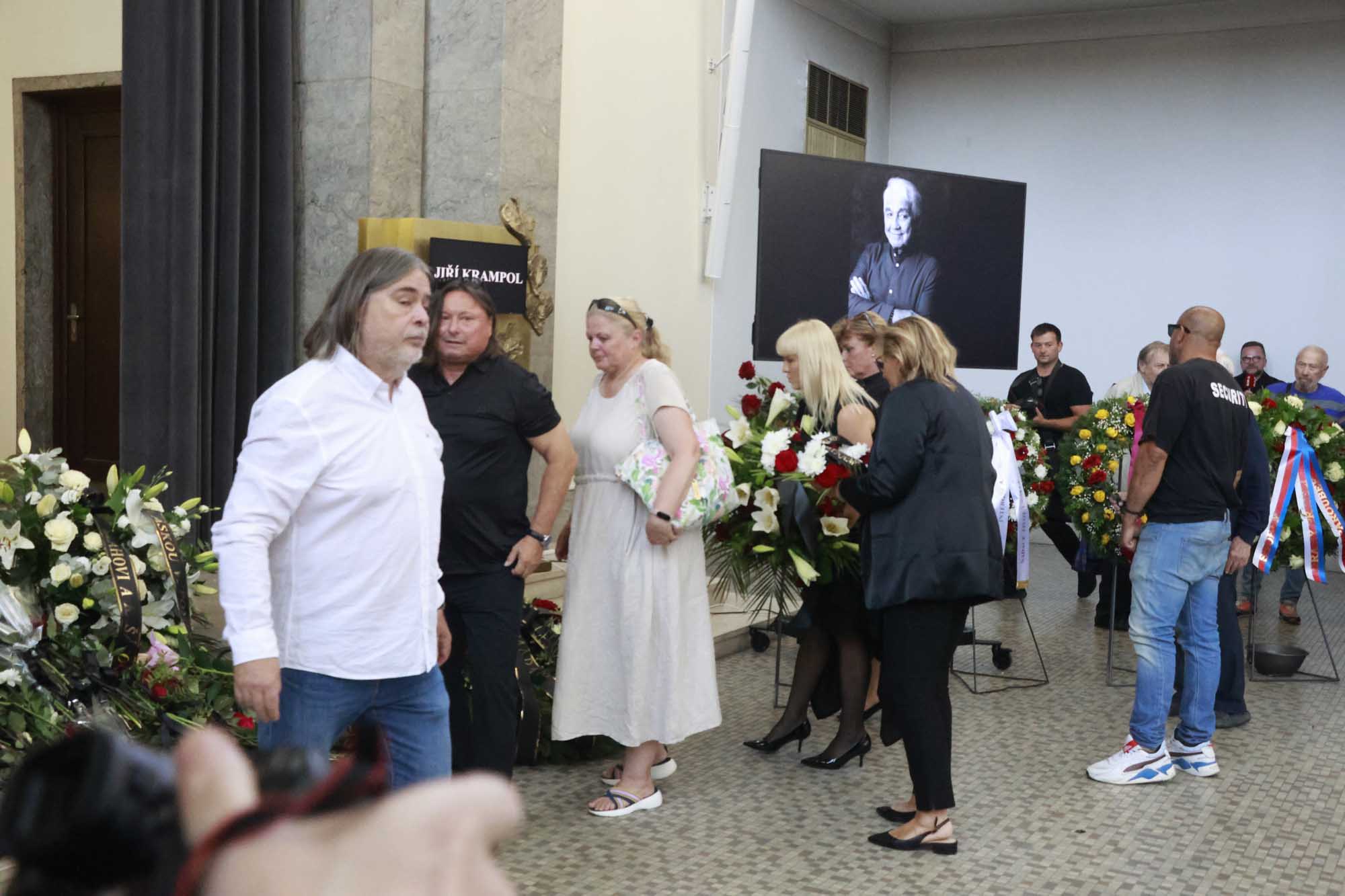 Smuteční obřad herce Jiřího Krampola. Foto: Nextfoto
