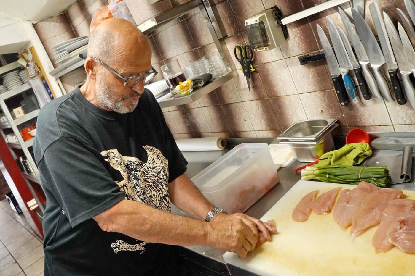 Zdeněk Pohlreich při natáčení prvního dílu nové řady Ano, šéfe. Foto: Prima