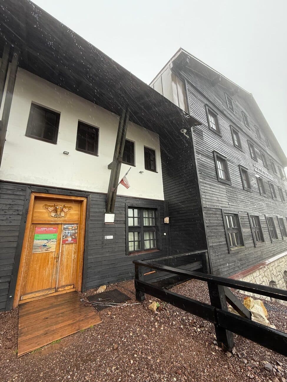 Luční bouda se znovu otevírá turistům. Zdroj: FB/Luční bouda