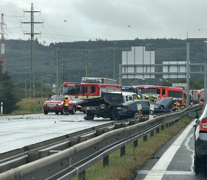 Nehoda na silnici I/35 u Jeřmanic. Foto: Dalibor Hronek
