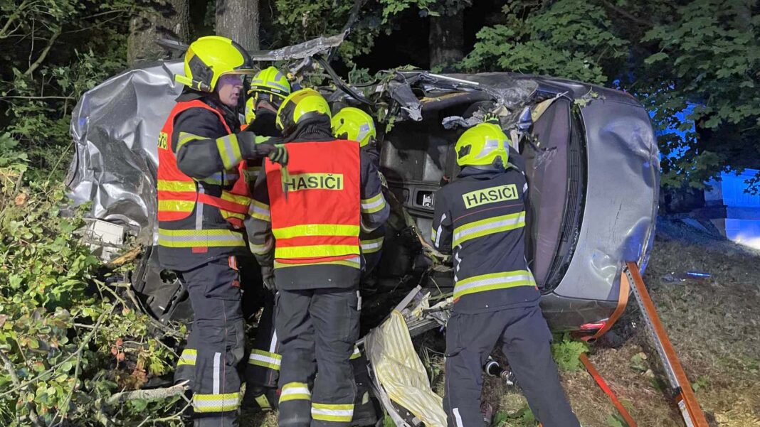 Tragická nehoda u Dolánek na Turnovsku. Foto: HZS
