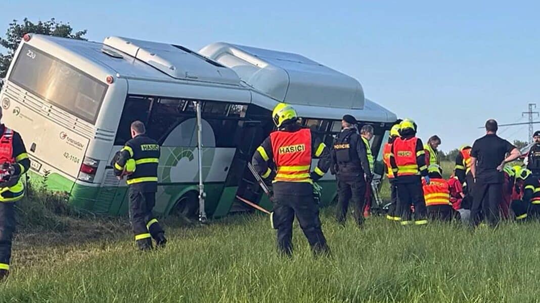Nehoda autobusu u Tiché. Zdroj: ZZS
