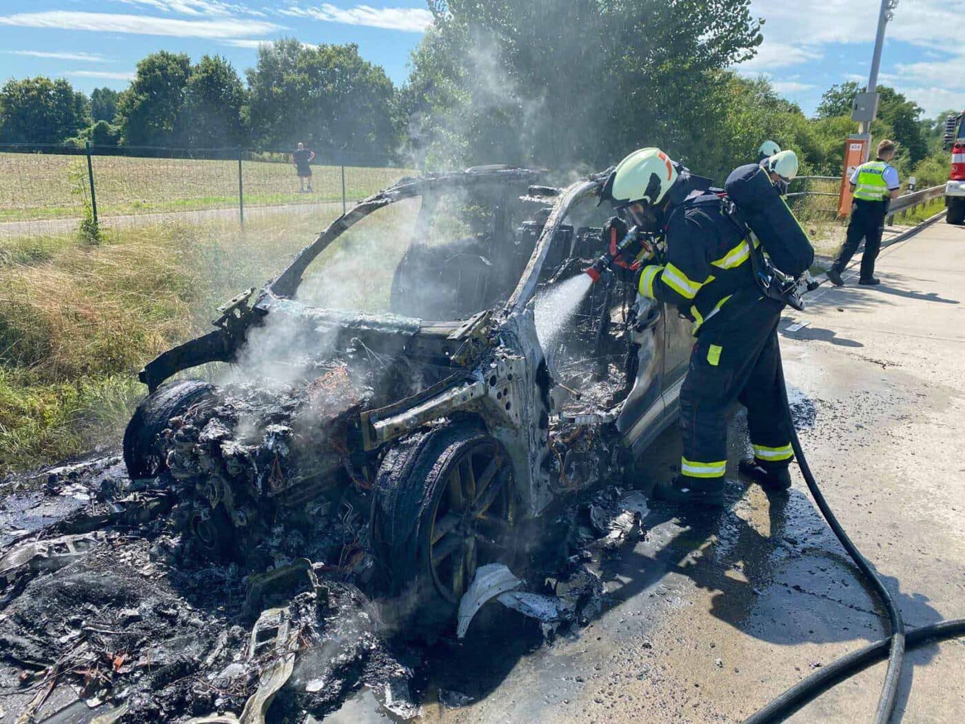 Zbyněk Passer přišel o svou Audi. Shořela na dálnici D11.