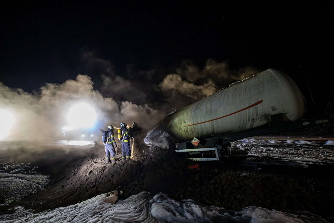 Požár cisterny na dálnici D11. Foto: HZS / Michal Fanta