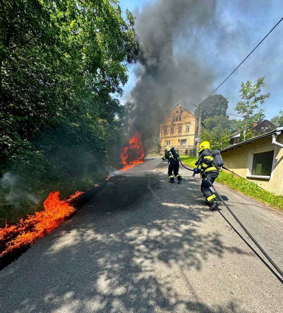Požár dodávky v Malšovicích - Javorech. Foto: HZS