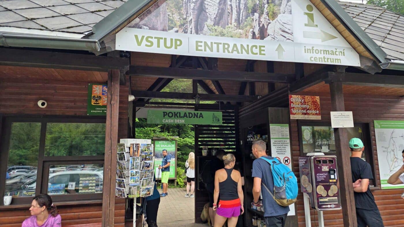 Informační centrum a pokladna u Prachovských skal. Foto: ČRzprávy
