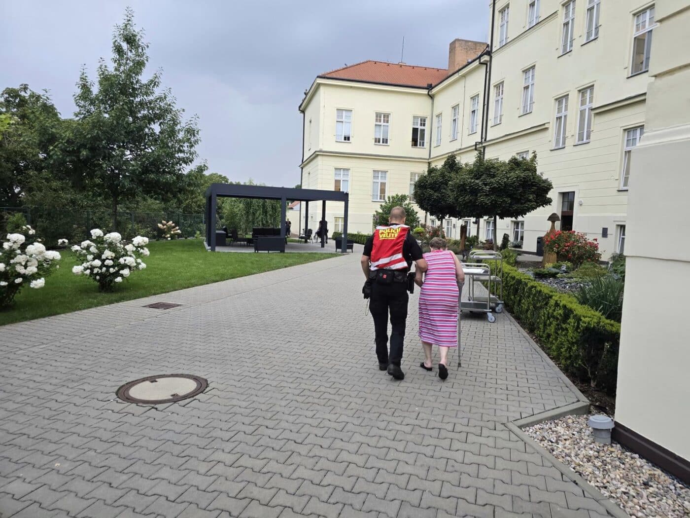 Z domova v Čáslavi museli evakuovat seniory.