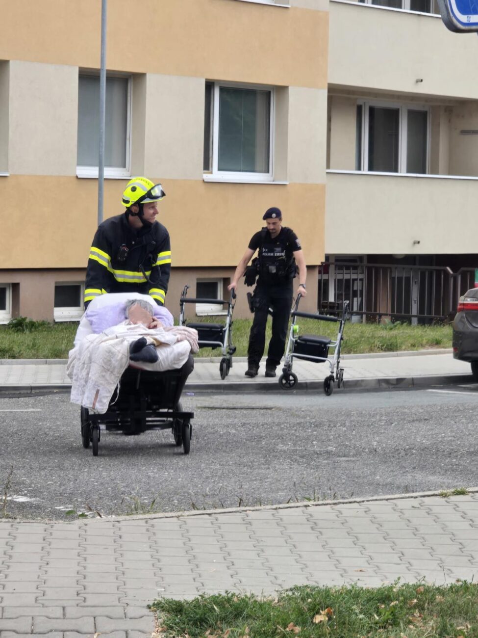 Z domova v Čáslavi museli evakuovat seniory.