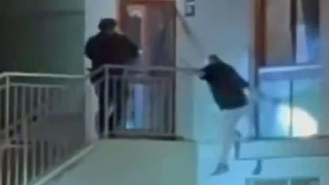 Zásah policie v Ďáblicích.