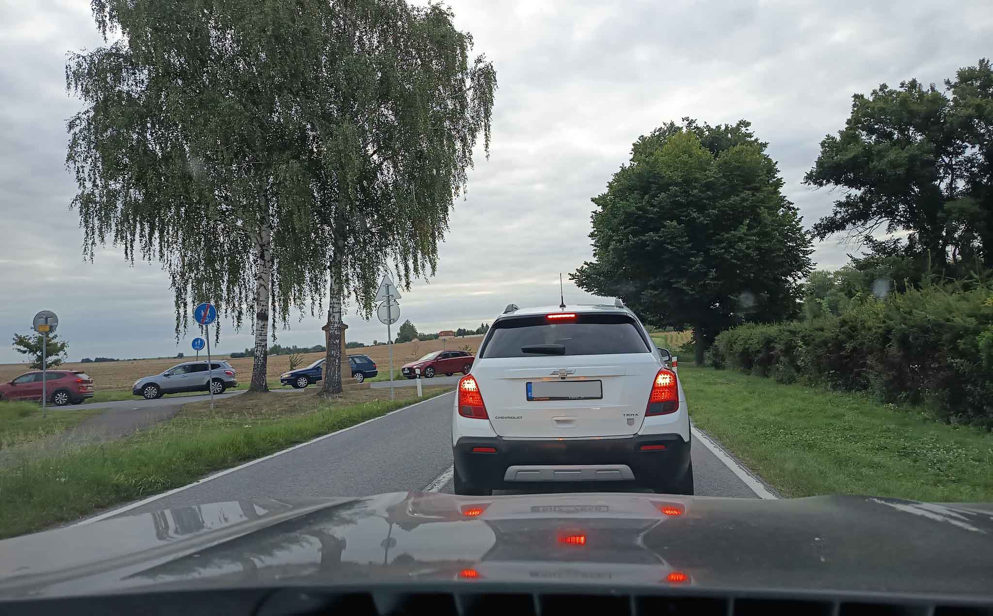U Vojnic se tvořily kolony. Foto: Wendy Zdařilová