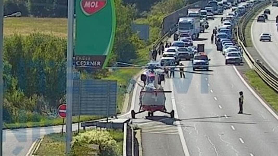 U benzinky na DF5 přistával vrtulník. Zdroj: ŘSD