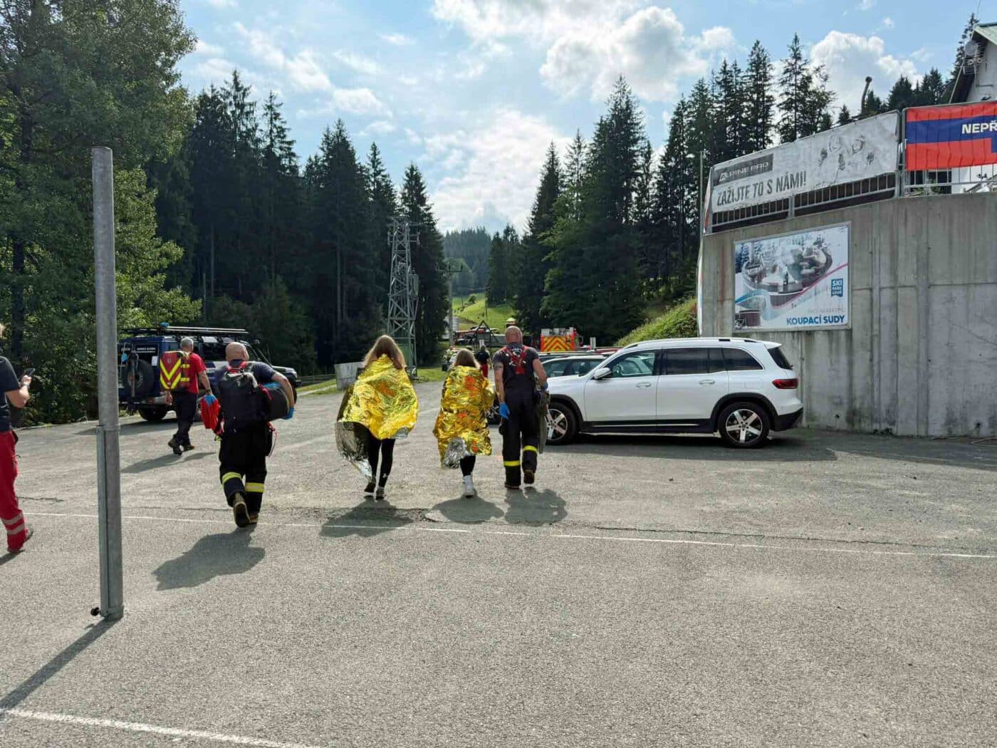 Nehoda autobusu ve Starých Hamrech si vyžádala desítky zraněných.