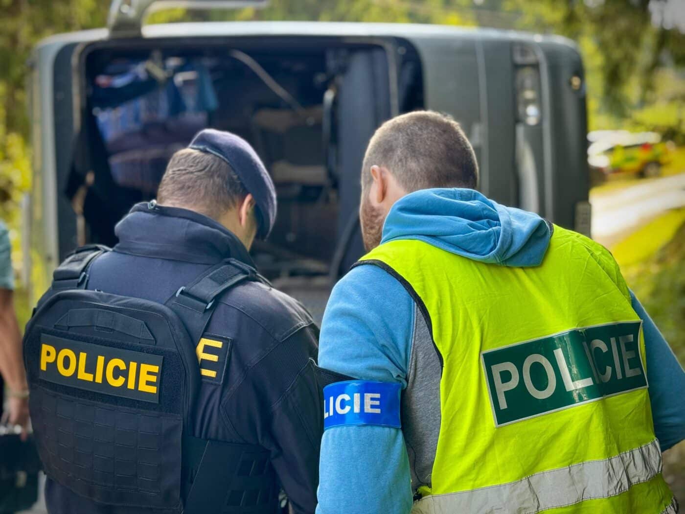 Nehoda autobusu ve Starých Hamrech si vyžádala desítky zraněných.