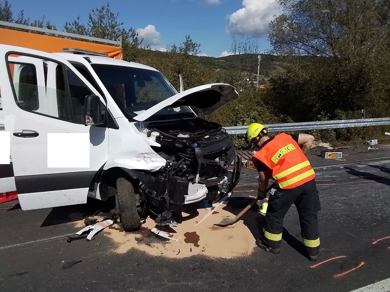 Tragická nehoda u Bíliny. Kamion najel do auta silničářů.