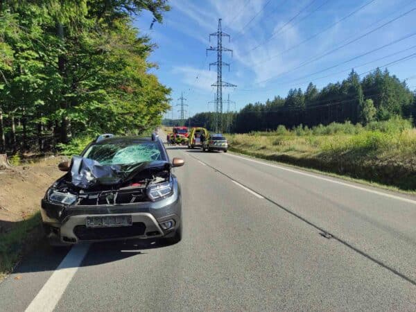 Tragická srážka auta a cyklisty u Krouny. Foto: HZS Pardubického kraje