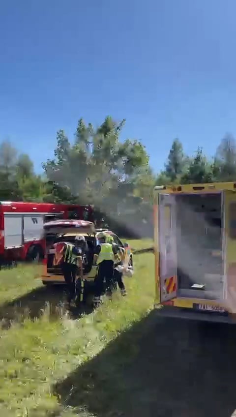 VIDEO: Zásah záchranářů u pádu letadla v Letňanech. Video: HZS