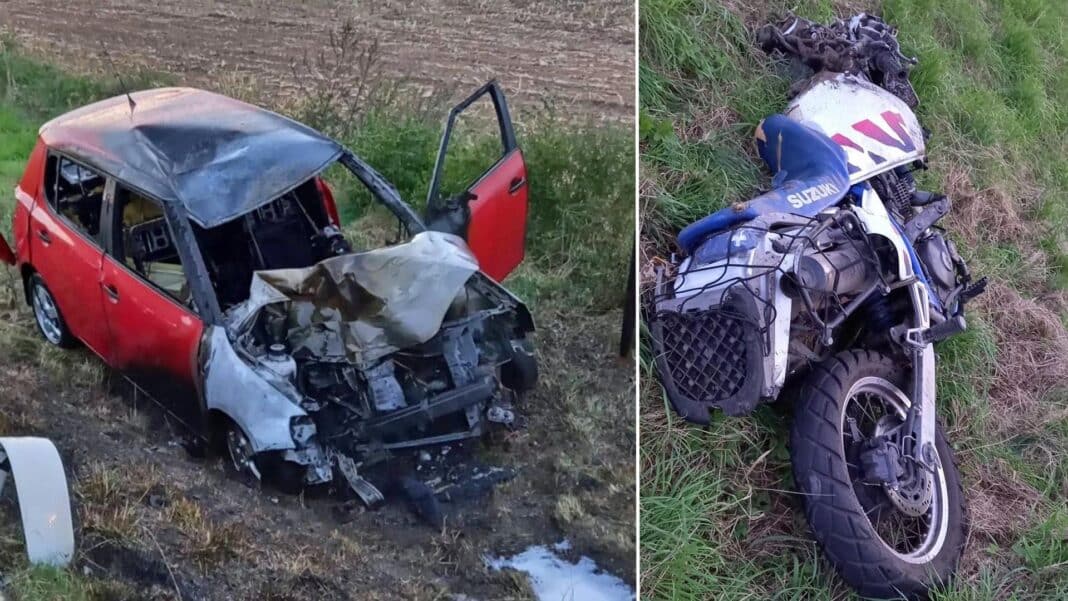 Nehoda auta a motorky u obce Lochenice. Foto: PČR