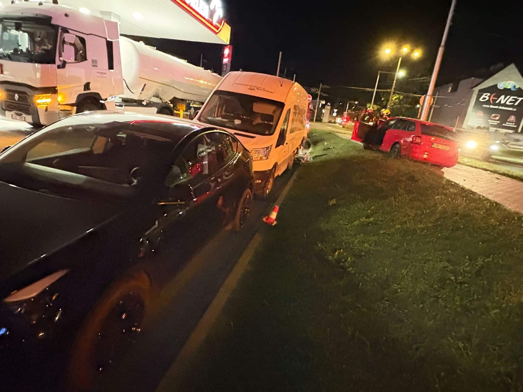 Nehoda na benzince v Opavě. Foto: FB/Kde stojí švestky Opava