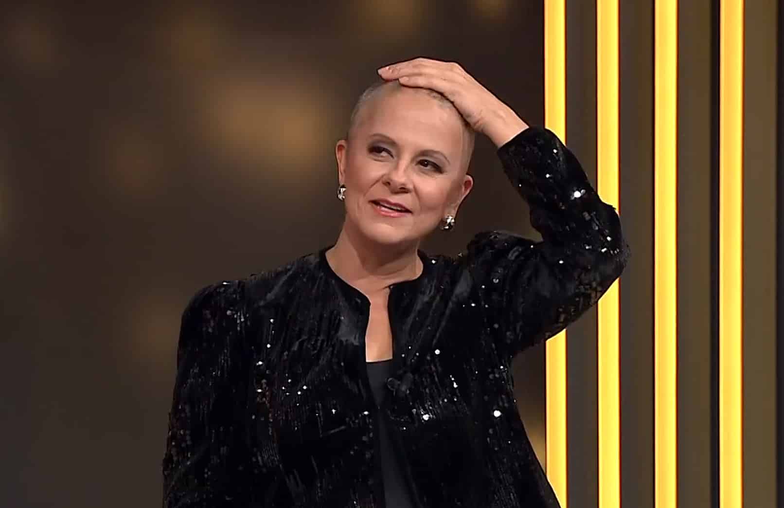 Laďka Něrgešová si v přímém přenosu sundala paruku. Zdroj: TV Prima