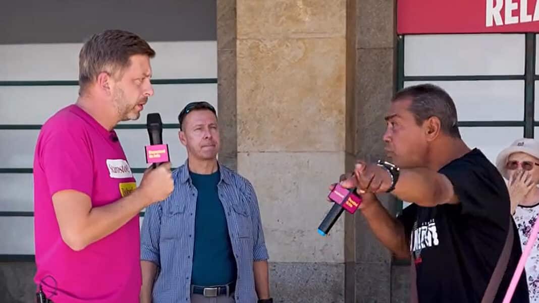 Hádka Víta Rakušana s mužem na mítinku v Hradci Králové. Video: STAN