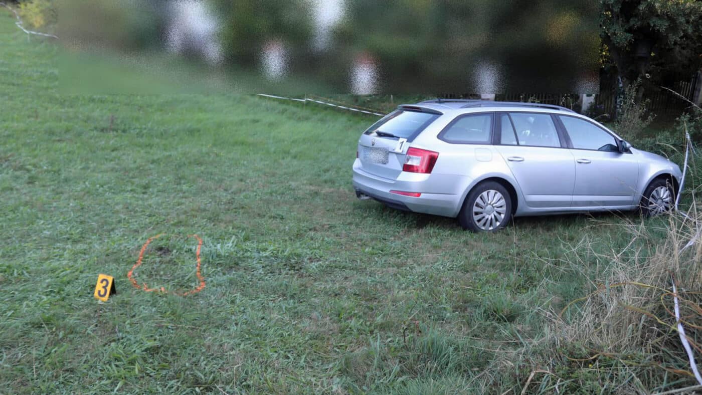 Octavie na Semilsku se dvakrát rozjela ze svahu a přejela dva lidi.