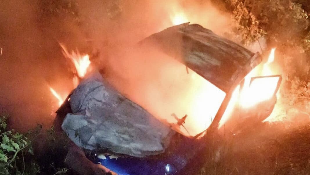 Tragická nehoda u Sedlece. Auto shořelo.