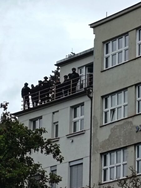 Zásah policie v Braníku. Foto: X/Sean