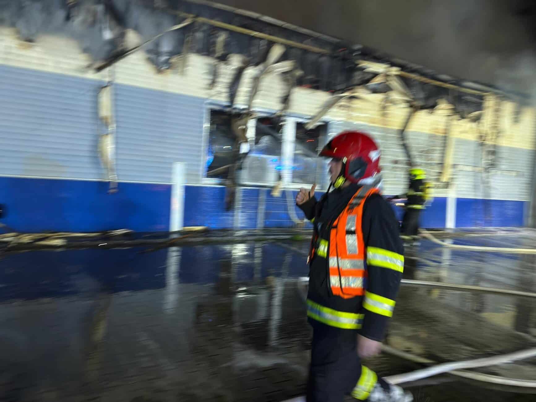 Požár haly v Bohušovicích nad Ohří. Foto: HZS