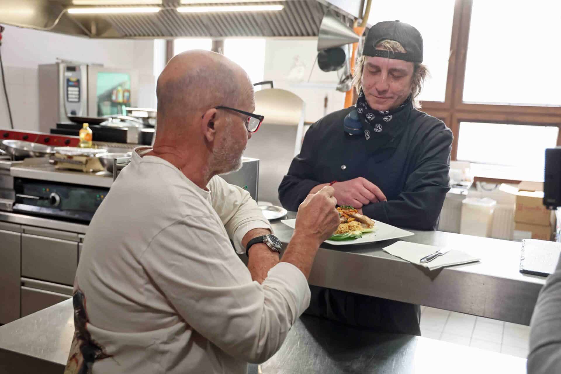 Ano, šéfe!: Zdeněk Pohlreich v restauraci FlammBeef v Ostrově nad Ohří. Foto: Prima