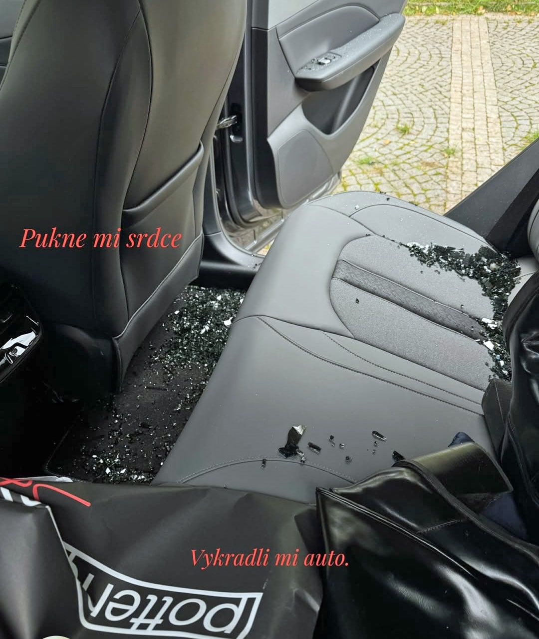 Zloději Andree Bezděkové vykradli auto. Foto: IG