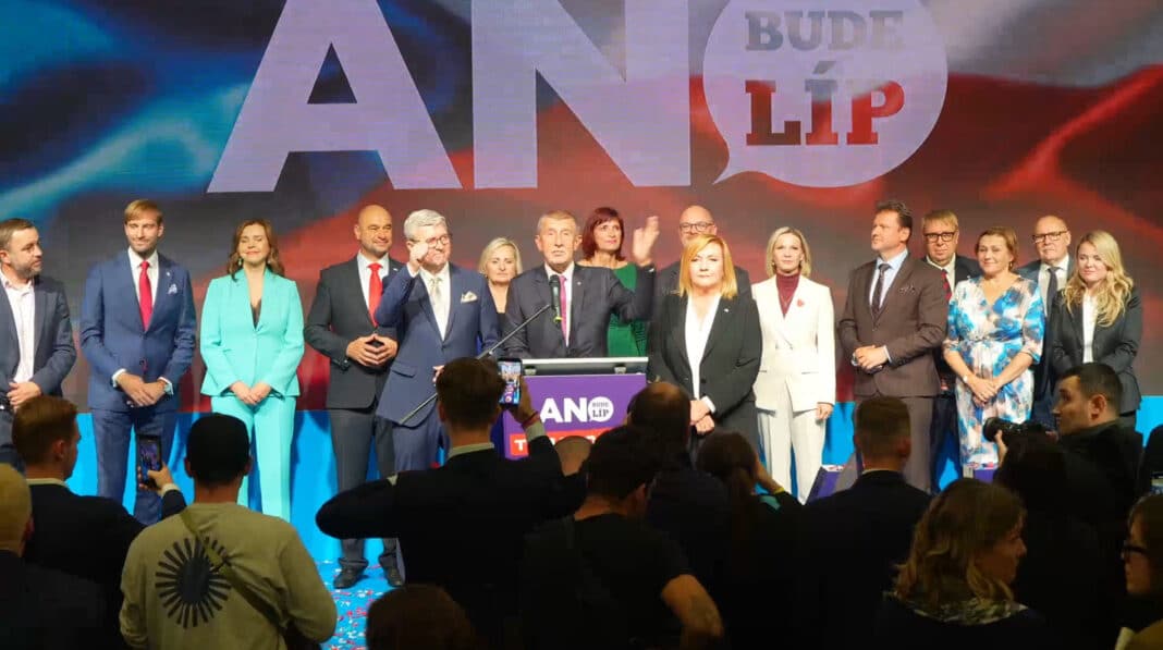 Tisková konference vítězného hnutí ANO.