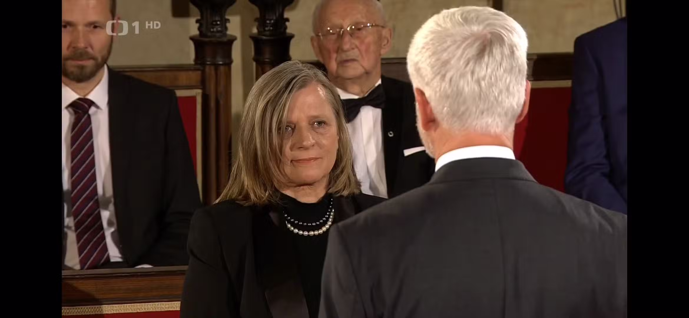 VIDEO: Markéta Pávová převzala řád pro Danu Drábovou. Zdroj: ČT