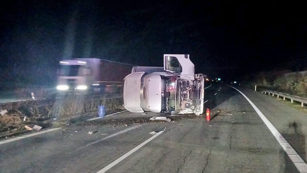 kamion D5_2 Nehoda kamionu na dálnici D5 u Nýřan. Foto: HZS