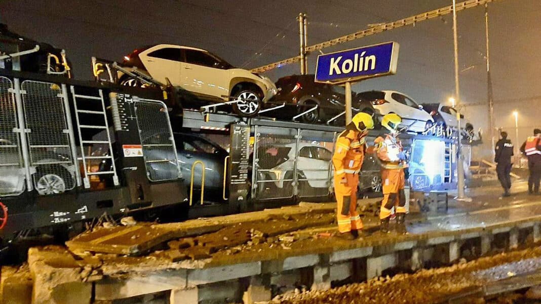 Na nádraží v Kolíně vykolejil nákladní vlak. Foto: HZS SŽ