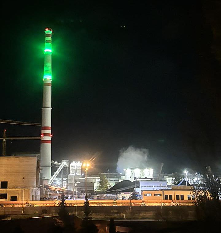 Slavnostně nasvícený komín Škoda Auto. Foto: Христина Боднар