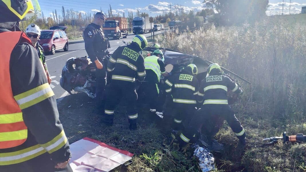 nehoda běchovice N Nehoda v Běchovicích. Foto: HZS
