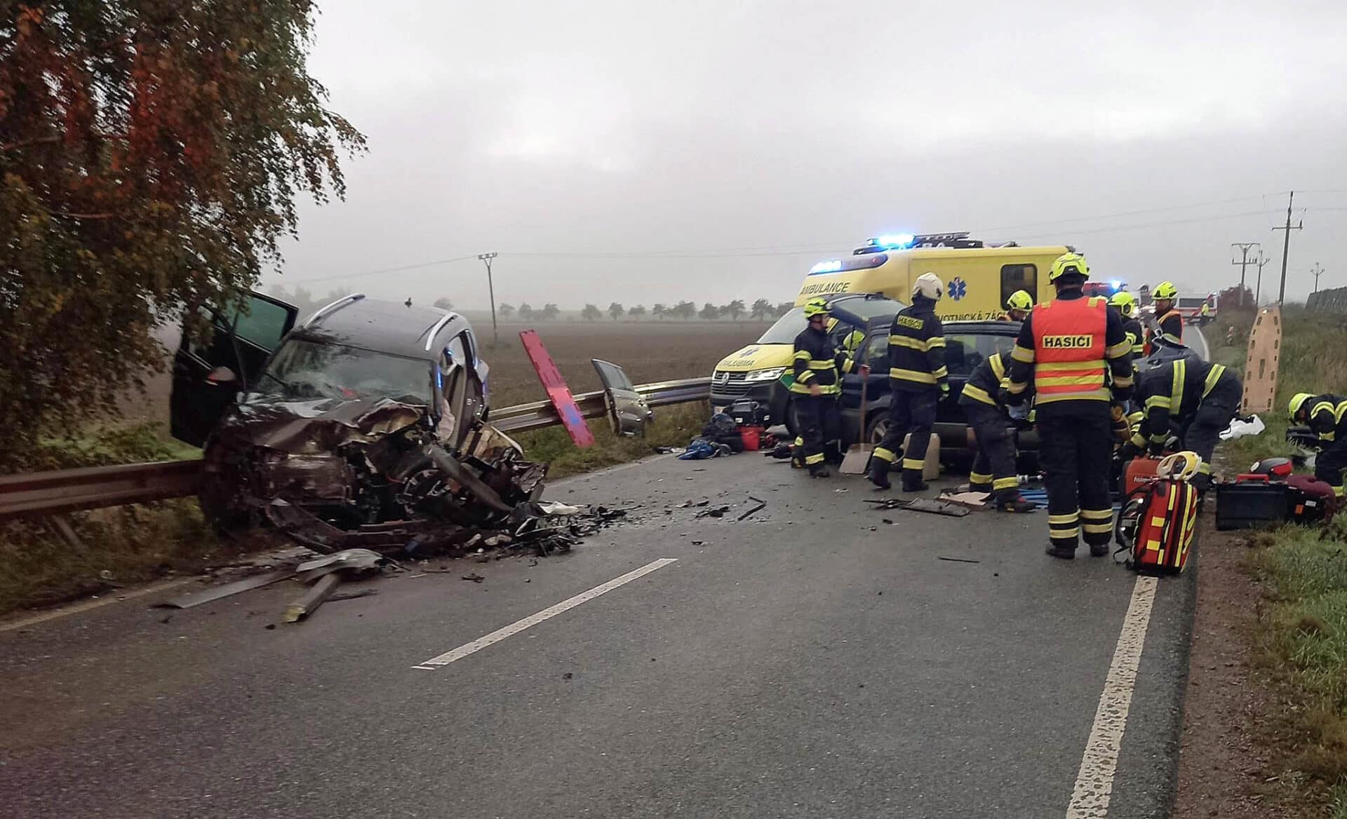 Vážná nehoda dvou aut u Choustníkova Hradiště. Foto: HZS
