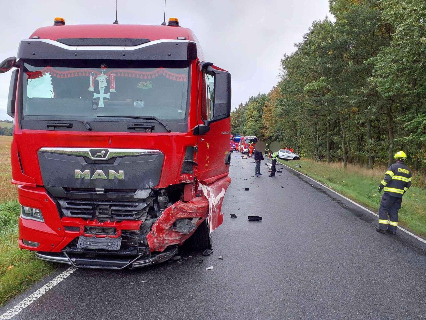 Tragická nehoda auta a kamionu na Chrudimsku. Foto: HZS
