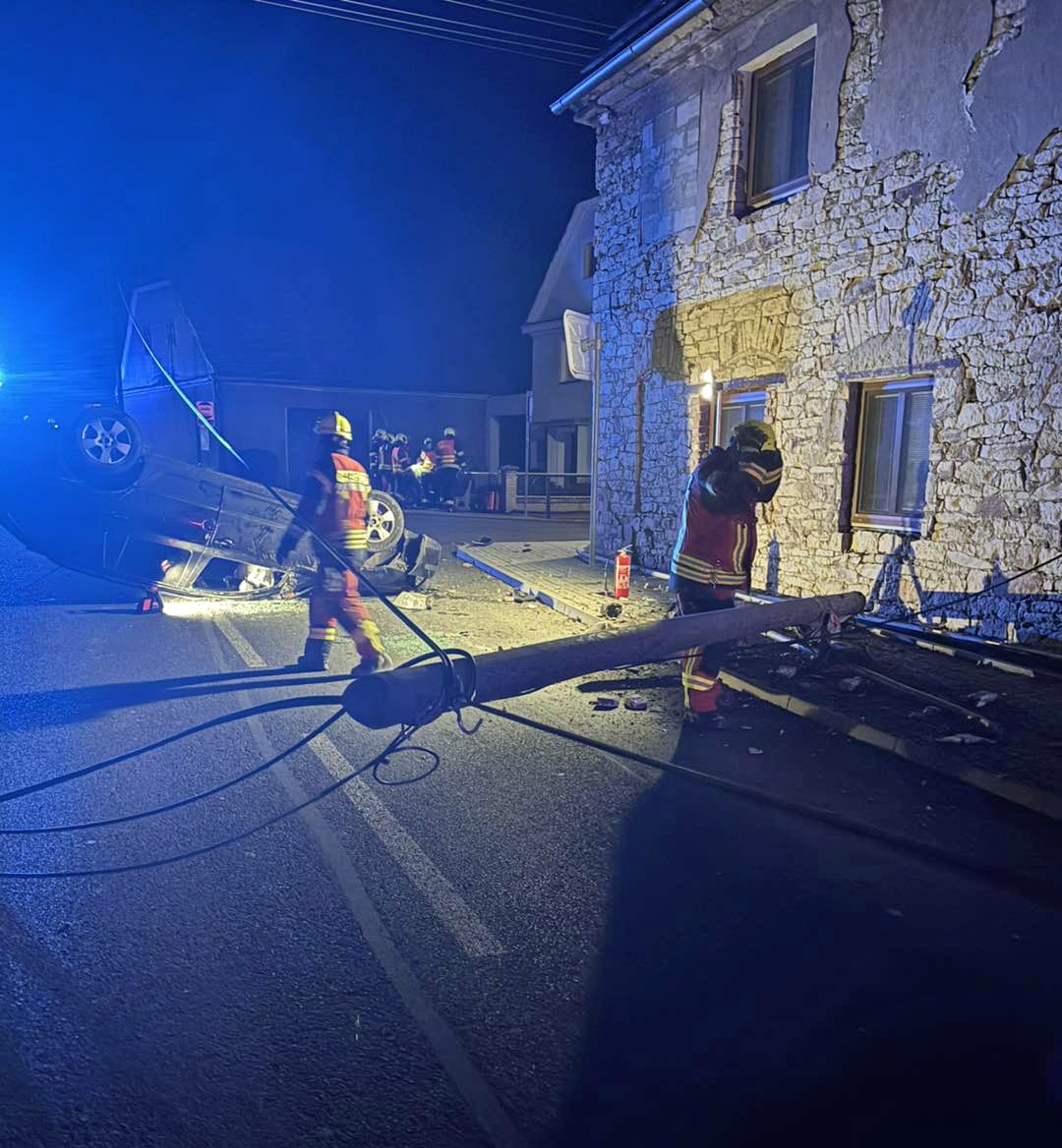 Nehoda v Polepech - Hrušovanech. Foto: HZS